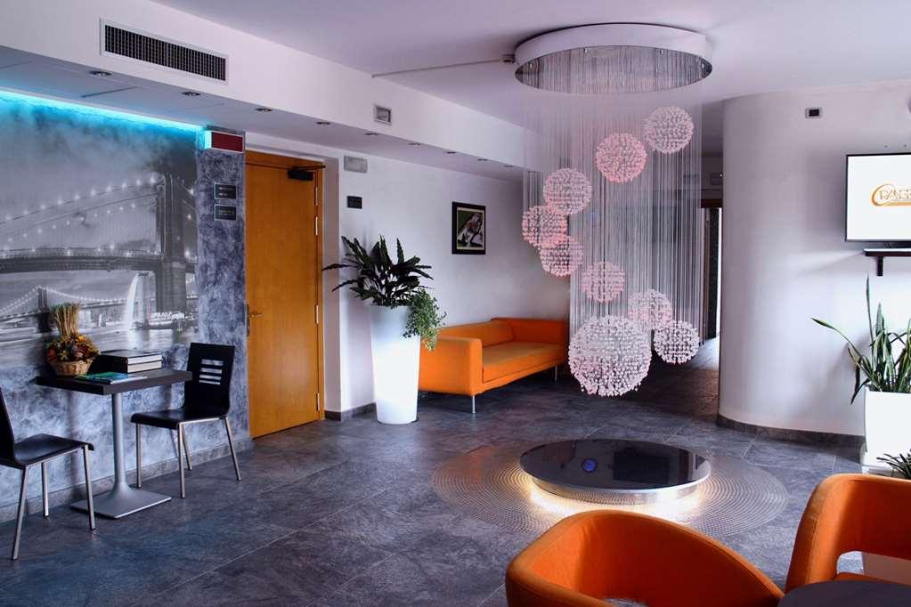 Orange Motel فيرجاتي المطعم الصورة