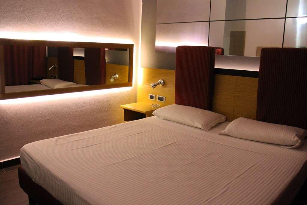 Orange Motel فيرجاتي الغرفة الصورة